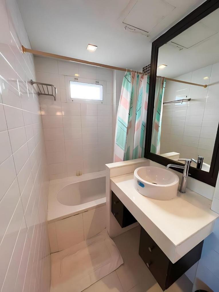 Go Inn Thonglor 23 โกอินน์ ทองหล่อ 23 X Bangkok Extérieur photo